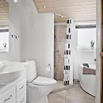4 Bedroom Lovely In Prázdninový dům