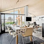 4 Bedroom Lovely In Prázdninový dům Fåborg