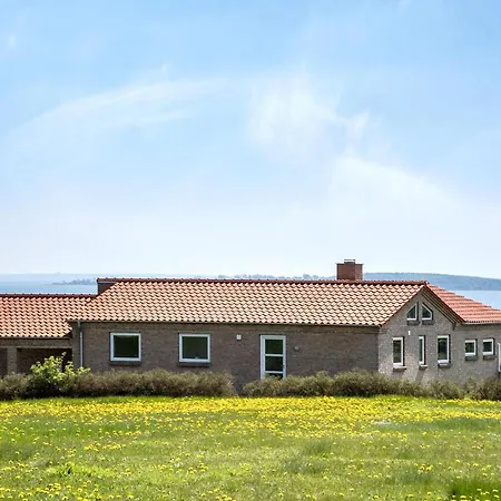Prázdninový dům 4 Bedroom Lovely In *