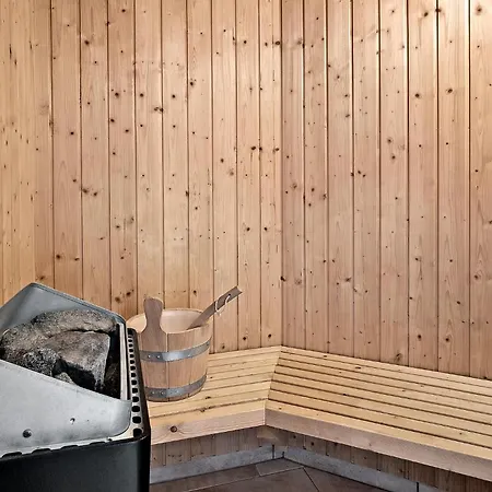4 Bedroom Lovely In Feriehus
