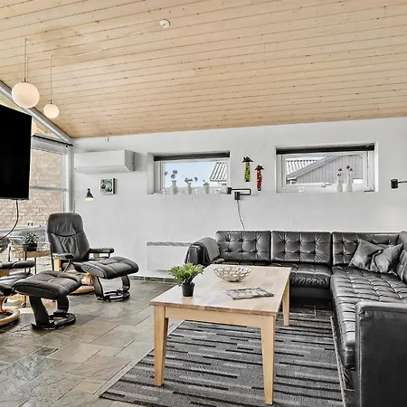 4 Bedroom Lovely In *