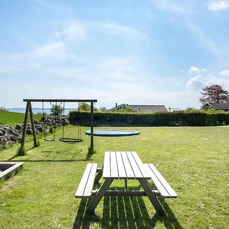 Semesterbostad 4 Bedroom Lovely In